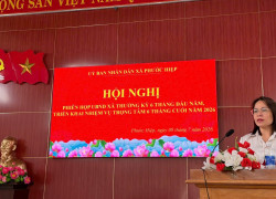 Đồng chí Hồ Thị Hồng Hảo - Phó bí thư đảng ủy xã phát biểu tại phiên họp