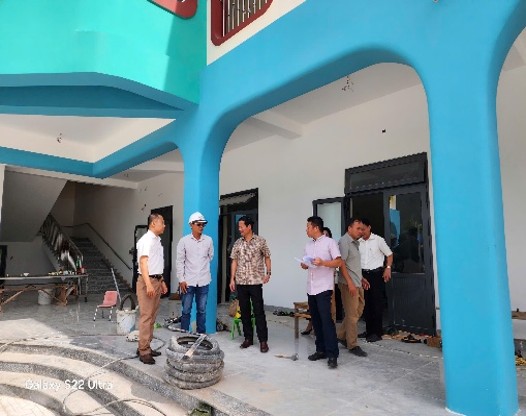 Ảnh: đoàn công tác kiểm tra các đơn vị trường học