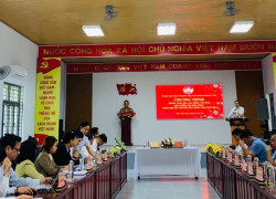 toàn cảnh buổi thăm, trao quà