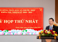 đồng chí Lê Quang Trung Bí thư Đảng ủy, Chủ tịch HĐND xã phát biểu khai mạc kỳ họp