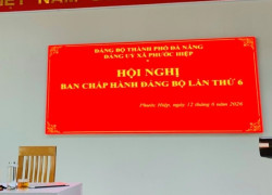 Đồng chí Lê Quang Trung, Bí thư Đảng ủy, Chủ tịch HĐND  xã phát biểu khai mạc Hội nghị