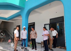 kiểm tra thực địa các trường học  và làm...