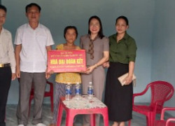Bàn giao nhà đại đoàn kết cho hộ nghèo...