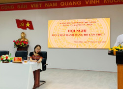 Đồng chí Lê Quang Trung, Bí thư Đảng ủy, Chủ tịch HĐND xã phát biểu khai mạc Hội nghị