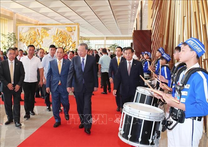 Tổng Bí thư Tô Lâm đến dự lễ khai mạc triển lãm. Ảnh: Trọng Đức/TTXVN