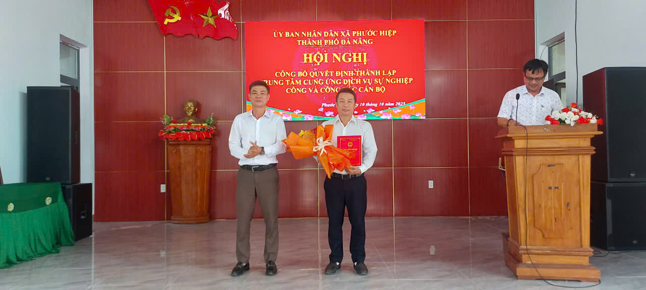 Công bố Quyết định thành lập Trung tâm cung ứng dịch vụ sự nghiệp công
