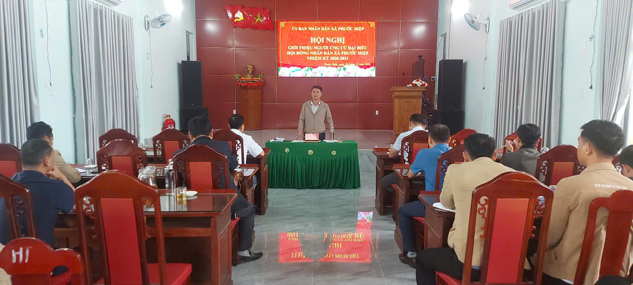 đồng chí Trần Thiện Hải Chủ tịch UBND xã phát biểu khai mạc hội nghị