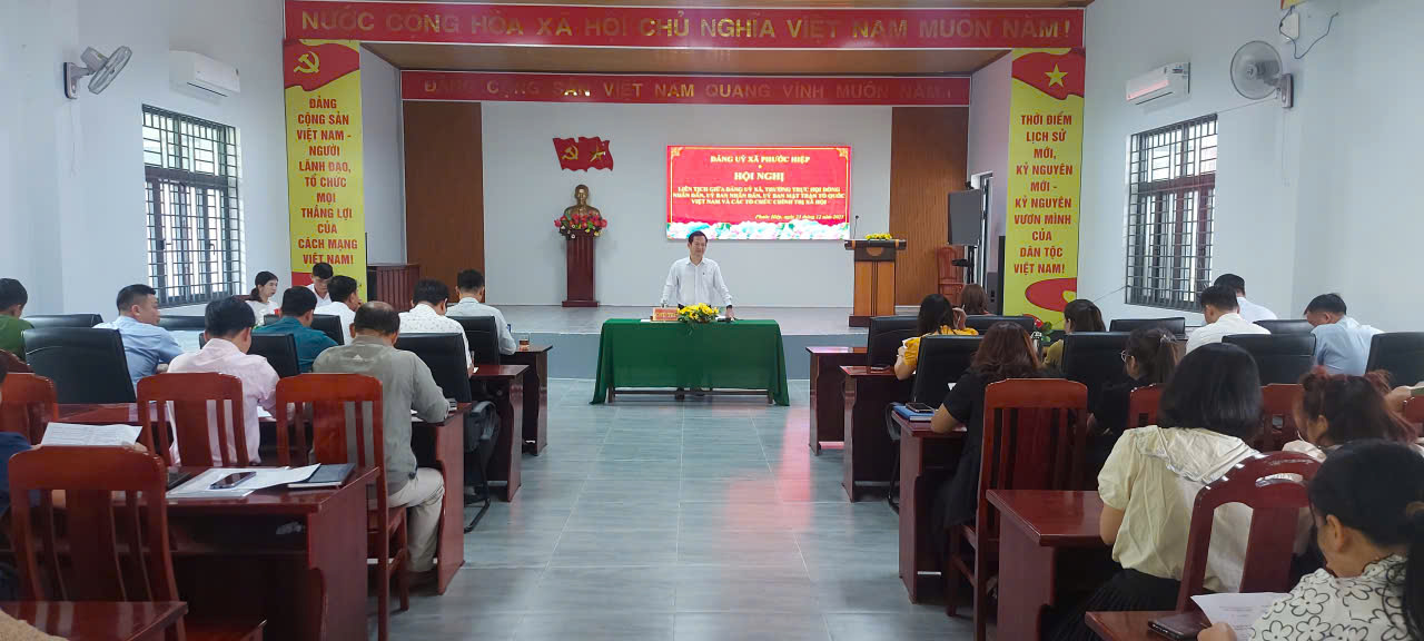 đồng chí Bí thư Đảng uỷ xã Lê Quang Trung phát biểu khai mac hội nghị