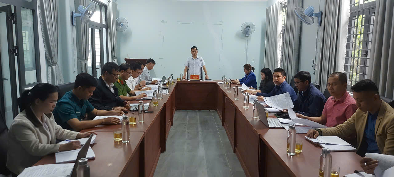 Bí thư đảng uỷ Lê Quang Trung, kiêm trưởng Ban chỉ đạo thực hiện nghị quyết 57-NQ/TW phát biểu tại cuộc họp