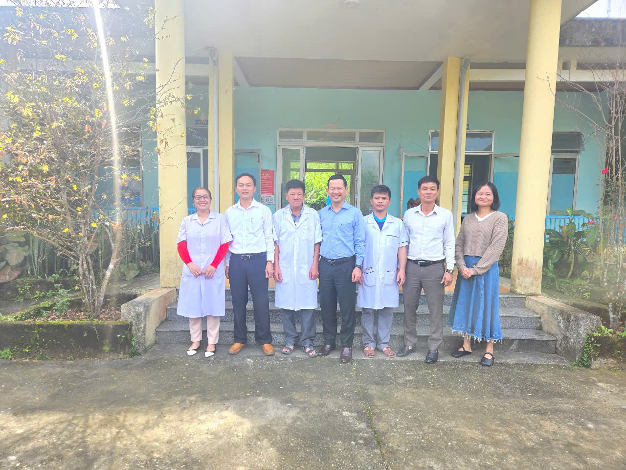 Lãnh đạo xã thăm chúc tết các cơ quan, đơn vị