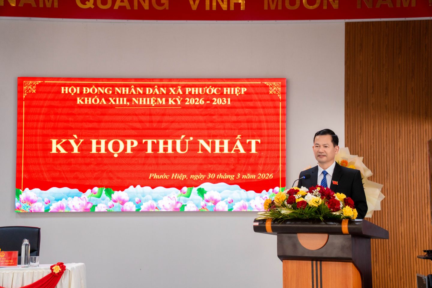 đồng chí Lê Quang Trung Bí thư Đảng ủy, Chủ tịch HĐND xã phát biểu khai mạc kỳ họp