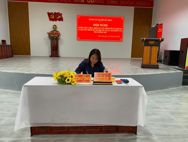 Đ/c Hồ Thị Hồng Hảo, Phó Bí thư Thường trực Đảng uỷ chủ trì Hội nghị.