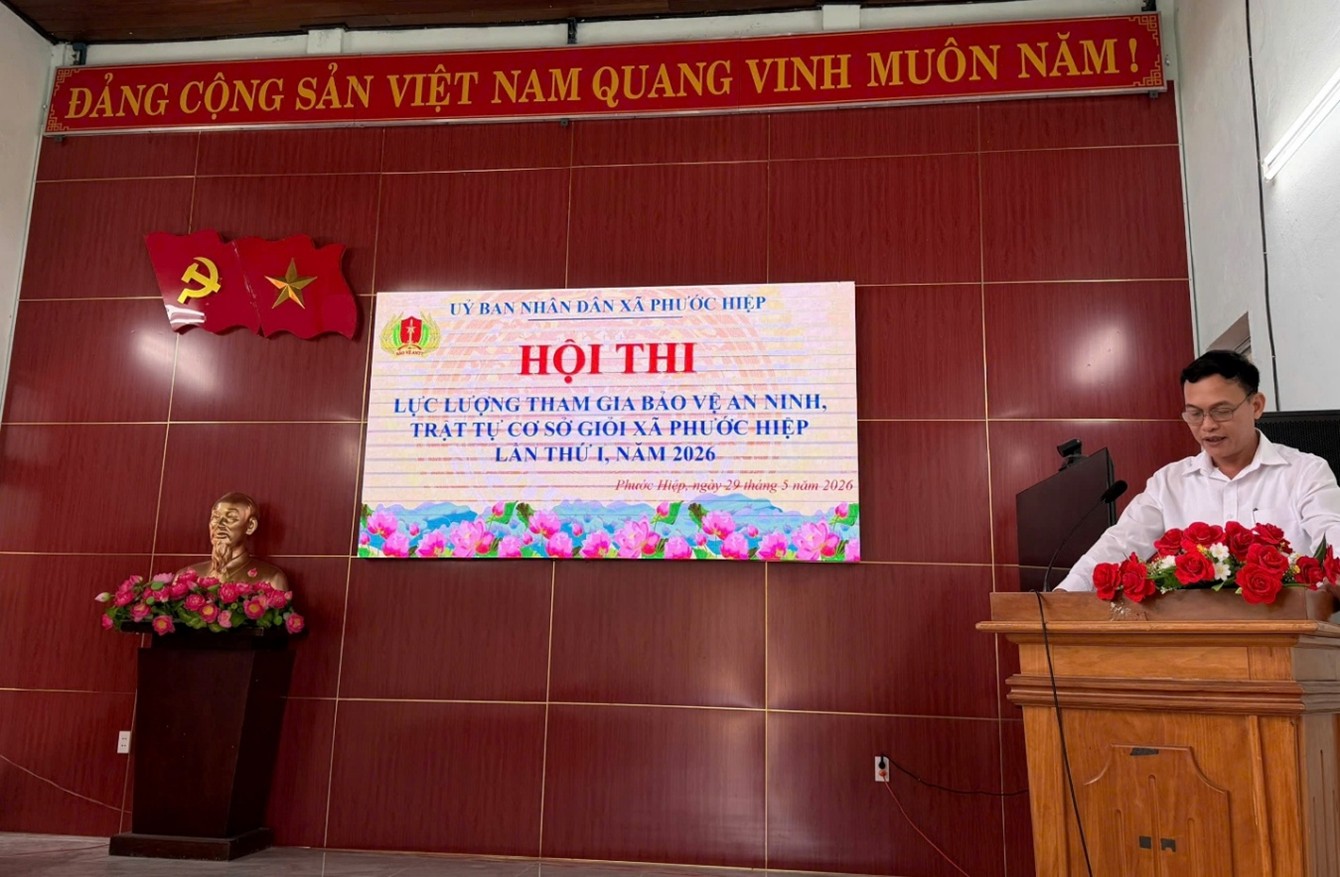 Ảnh: Đ/c Khương Duy Thiện- Phó Chủ tịch UBND xã phát biểu khai mạc Hội thi