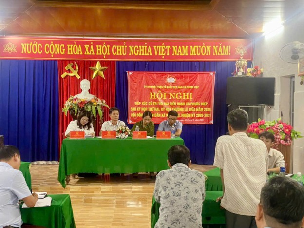 Tổ đại biểu HĐND xã tiếp xúc cử tri thôn Làng Hồi