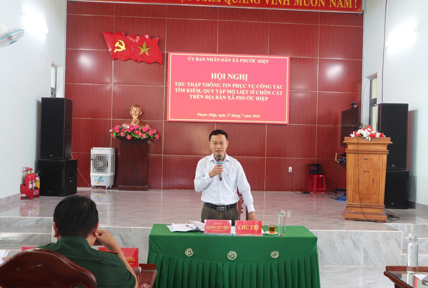 Đồng chí Khương Duy Thiện - Phó Chủ tịch UBND xã Phước Hiệp chủ trì hội nghị.