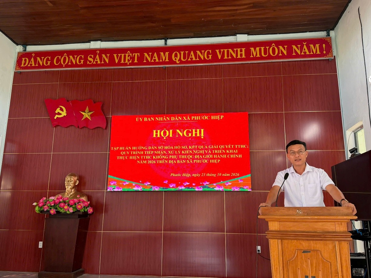 Đồng chí Khương Duy Thiện - Phó Chủ tịch UBND xã phát biểu khai mạc Hội nghị
